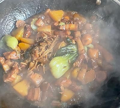吃了这碗红烧肉炖菜，一口下肚感觉超暖
