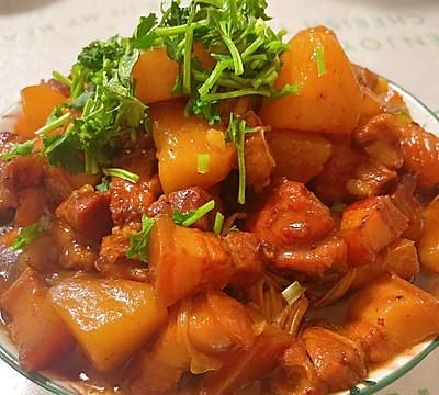 吃了这碗红烧肉炖菜，一口下肚感觉超暖