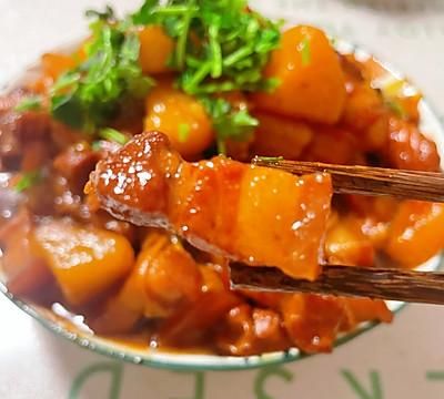 吃了这碗红烧肉炖菜，一口下肚感觉超暖