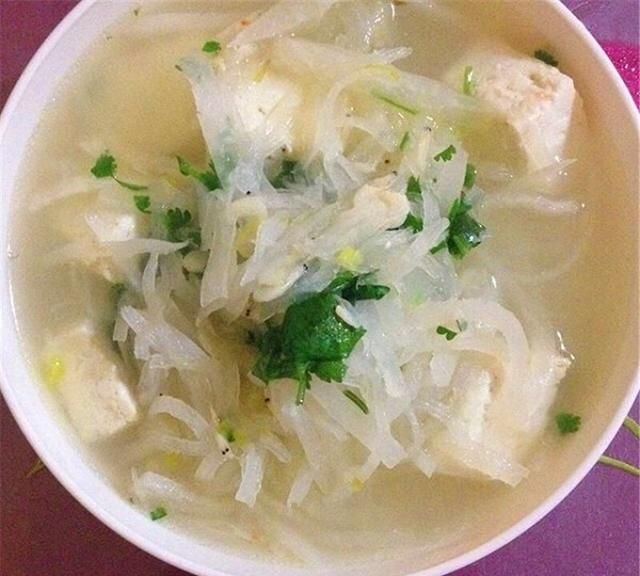 萝卜丝怎么煮汤好喝,煎鸡蛋和萝卜丝一起煮汤图12