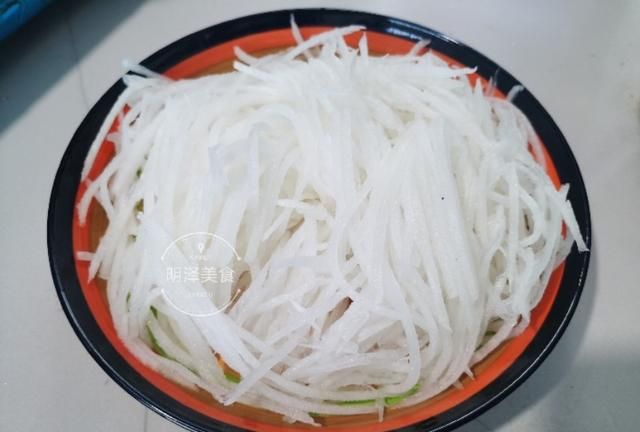 萝卜丝怎么煮汤好喝,煎鸡蛋和萝卜丝一起煮汤图18