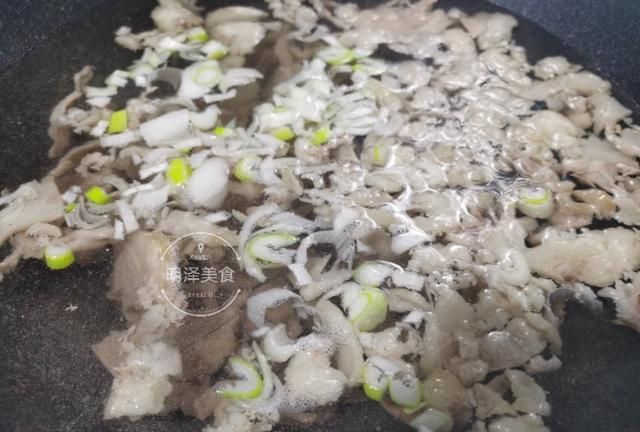 萝卜丝怎么煮汤好喝,煎鸡蛋和萝卜丝一起煮汤图19