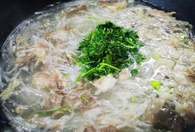 萝卜丝怎么煮汤好喝,煎鸡蛋和萝卜丝一起煮汤图21