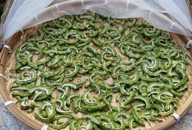 5种适合秋季晒干的蔬菜，2种直接晒，3种上锅蒸，冬天炖肉吃真香
