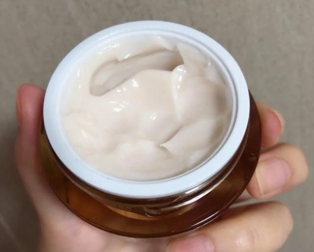 雅诗兰黛的面霜选择：智妍多版本，红石榴新版更清透，润养抗老