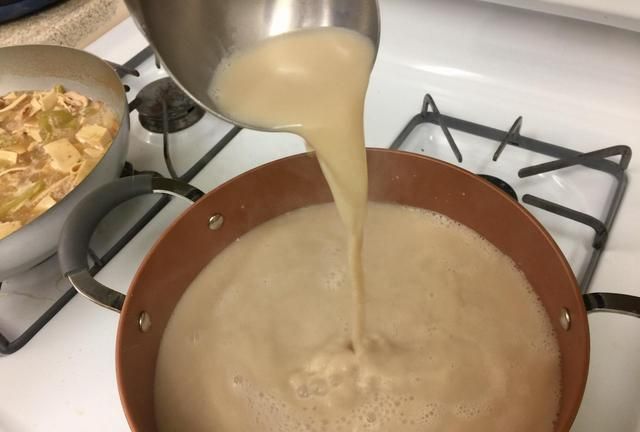 红茶，还是在拿来冲泡？教你用红茶加蜂蜜自制奶茶，不再让嘴寂寞