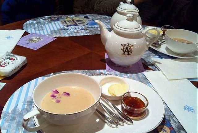红茶，还是在拿来冲泡？教你用红茶加蜂蜜自制奶茶，不再让嘴寂寞
