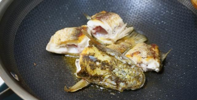 梭鱼炖豆腐，掌握“2放2关键”，鱼肉鲜嫩没腥味，好吃又营养