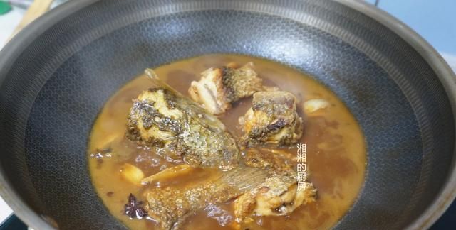 梭鱼炖豆腐，掌握“2放2关键”，鱼肉鲜嫩没腥味，好吃又营养