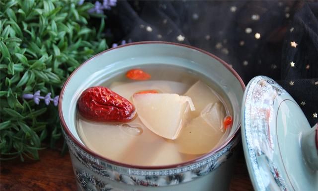 “阳”了以后，把梨切一切，放水里煮一煮，润肺化痰，缓解咳嗽