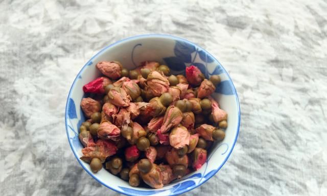 让皮肤Q弹嫩白的驻颜法宝——玫瑰醋饮
