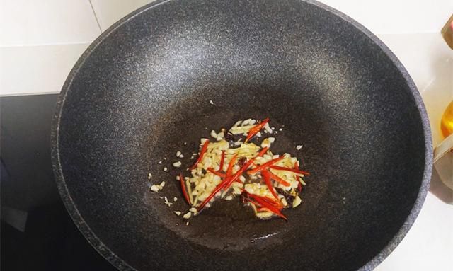 锅饼竟然可以这么做，真是长见识了，不仅能当零食还可以当菜