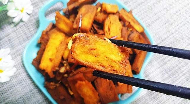 锅饼竟然可以这么做，真是长见识了，不仅能当零食还可以当菜