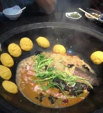 冬天围坐在一起吃一锅热气腾腾的灶台鱼多好 来教你怎么做