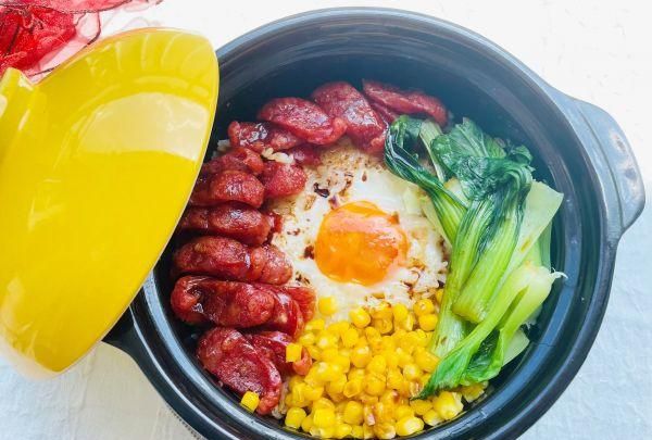 馋了很久的煲仔饭，今天给安排上了