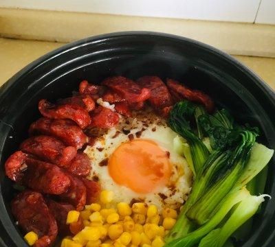 馋了很久的煲仔饭，今天给安排上了