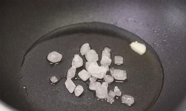 做黄焖鸡米饭，饭店大厨教你1招，做对了汤汁香浓，鸡肉滑嫩