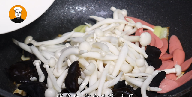 营养丰富的白玉菇这样炒，鲜香入味，开胃下饭，上桌受欢迎