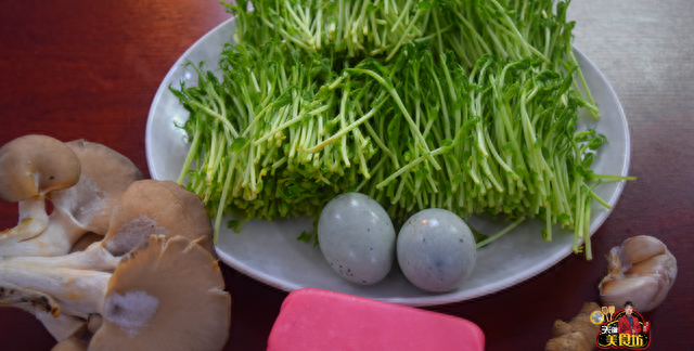 豆苗别炒着吃了，教你豆苗的新吃法，汤鲜味美，招待客人倍有面子