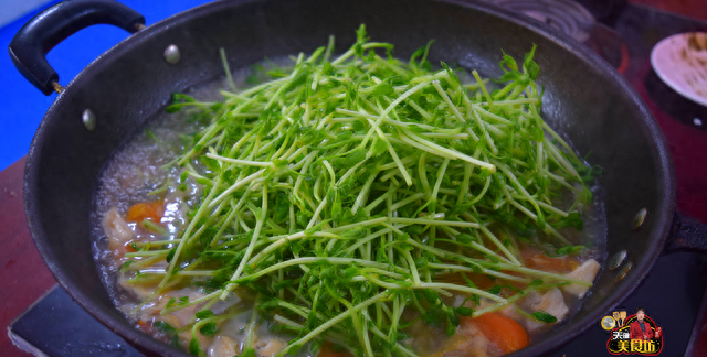 豆苗别炒着吃了，教你豆苗的新吃法，汤鲜味美，招待客人倍有面子