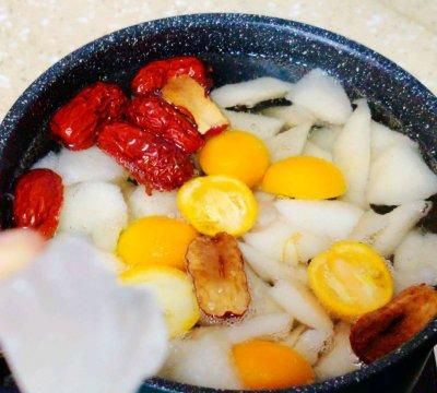 这样的冬季润肺止咳的冰糖雪梨金桔汤你吃过吗？