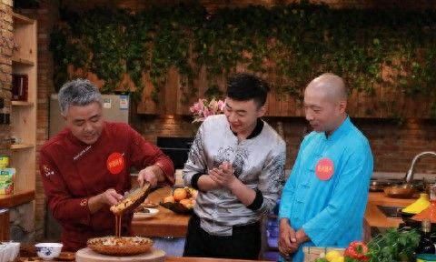 小丫厨房：香而不腥，酱汁浓郁！鱼头泡饼赢得美人归