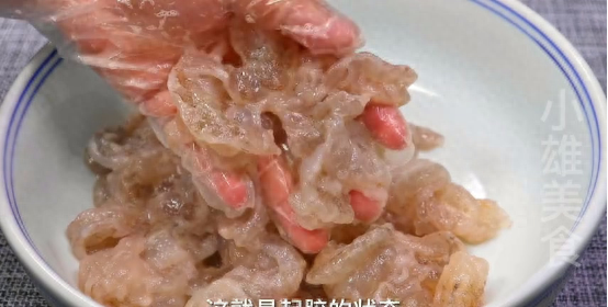 广东人做“虾仁滑蛋”为什么这么好吃？做法简单，鲜香滑嫩不腥