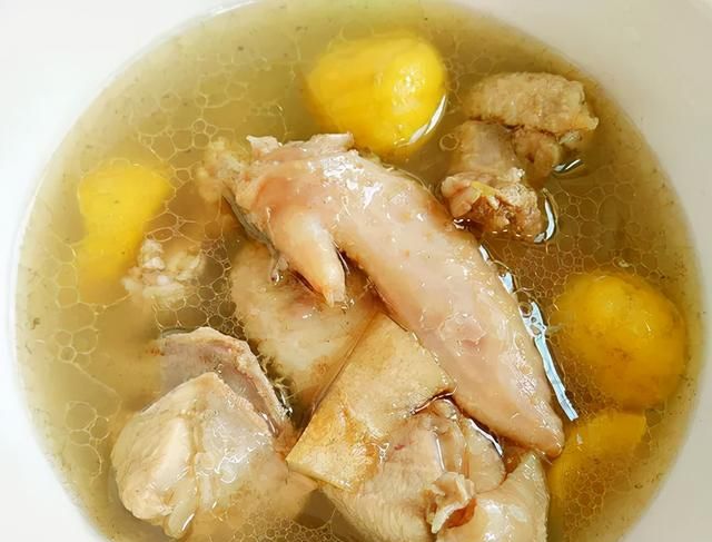 金秋食板栗，生吃补肾，熟吃健脾