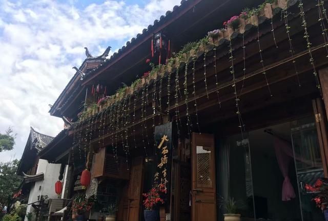 大家吃面条吗挂面，面条店的鲜切面，自家做的手幹面你最喜欢哪一种它们有何区别图2