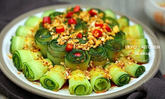 黄瓜还是夏天的好吃，价格便宜营养足，10种做法，清热消暑好处多