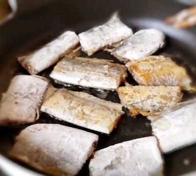 #精品菜谱挑战赛#茄汁带鱼（罐头）