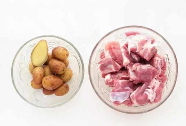 夏日解暑靓汤，黄皮果煲排骨，排骨口感不腻味回甘，还有消食作用