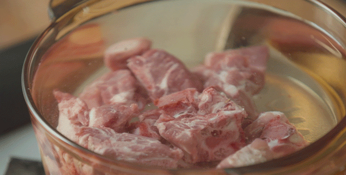 夏日解暑靓汤，黄皮果煲排骨，排骨口感不腻味回甘，还有消食作用