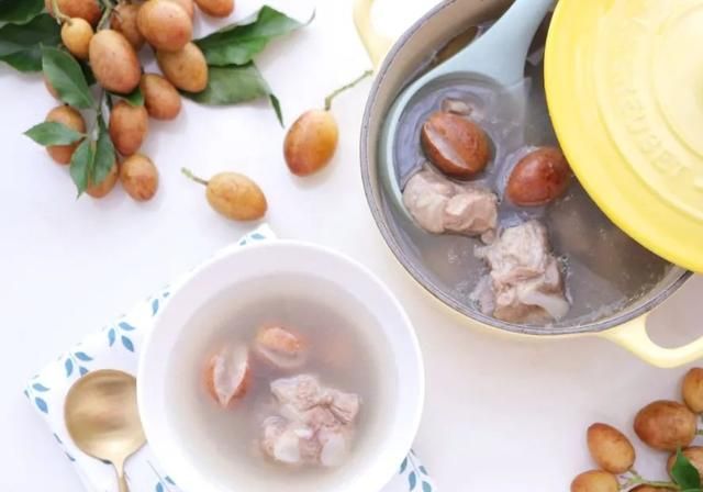 夏日解暑靓汤，黄皮果煲排骨，排骨口感不腻味回甘，还有消食作用
