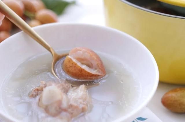 夏日解暑靓汤，黄皮果煲排骨，排骨口感不腻味回甘，还有消食作用