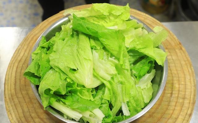 饭店的白灼生菜清脆入味不发黑，到底是怎么做的，厨师长教你技巧