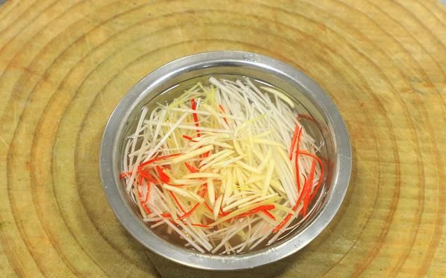 饭店的白灼生菜清脆入味不发黑，到底是怎么做的，厨师长教你技巧