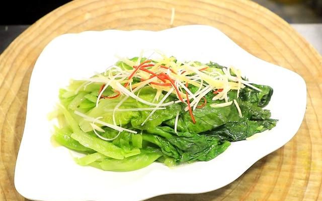 饭店的白灼生菜清脆入味不发黑，到底是怎么做的，厨师长教你技巧