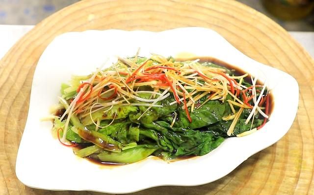 饭店的白灼生菜清脆入味不发黑，到底是怎么做的，厨师长教你技巧