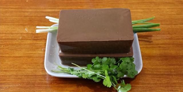 夏天，烧烤摊必点的5道烧烤，学会后在家就能做，花钱少吃得好