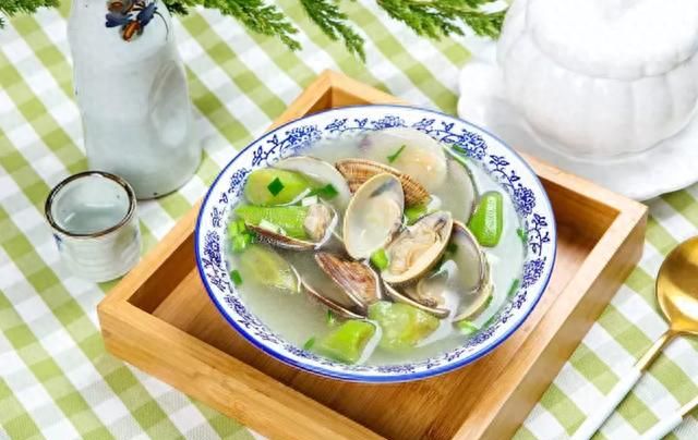 秋夏之交，滋阴润燥、止腹泻、健脾胃，试试这碗有蛤蜊的鲜美靓汤