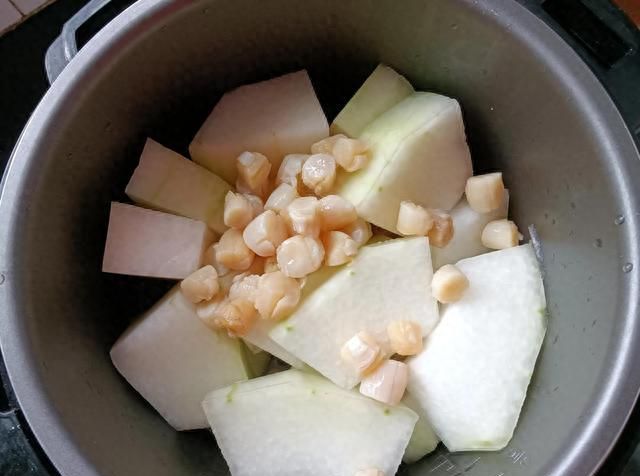 冬瓜干贝汤，夏日里一道味道鲜美的汤肴