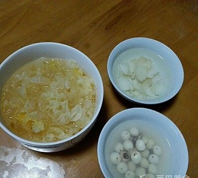 红枣银耳莲子汤的做法,红枣银耳莲子汤的做法步骤图2