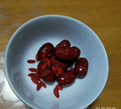 红枣银耳莲子汤的做法,红枣银耳莲子汤的做法步骤图4