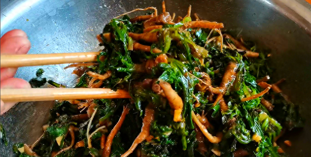 苦瓜靠边站，春天就吃苦菜，随手一拌就上桌，鲜嫩又脆爽，真好吃