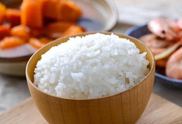 长期吃冷的米饭，不仅能降低血糖，还有养胃的作用？医生说出实情