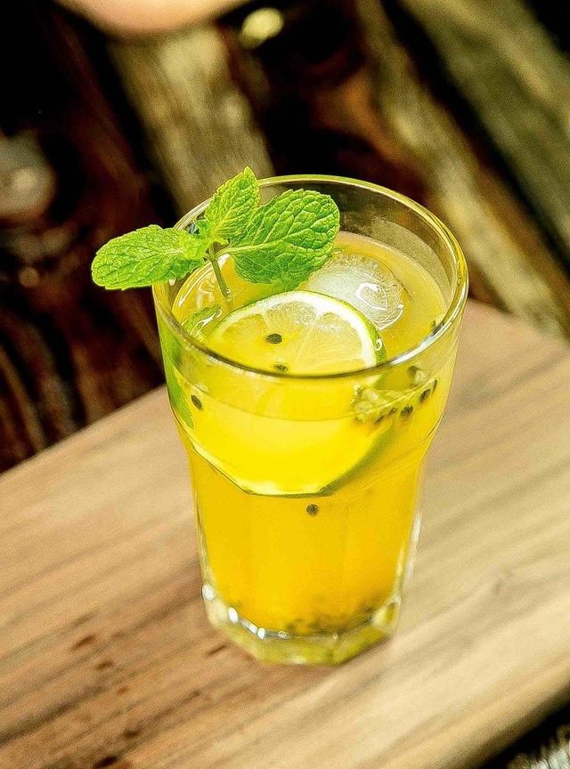 夏天来了就喝上一杯柠檬百香果茶太幸福了图3