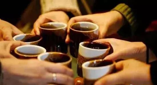喝窖藏老酒的“四大好处”