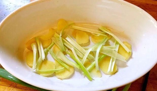 香茹蒸鸡怎么做好吃(蒸鸡几分钟最好吃)图2