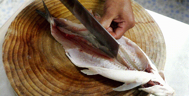 家常焖煎鲟鱼内外鲜嫩入味！筷子一夹才知道玄机都在鱼肚之中
